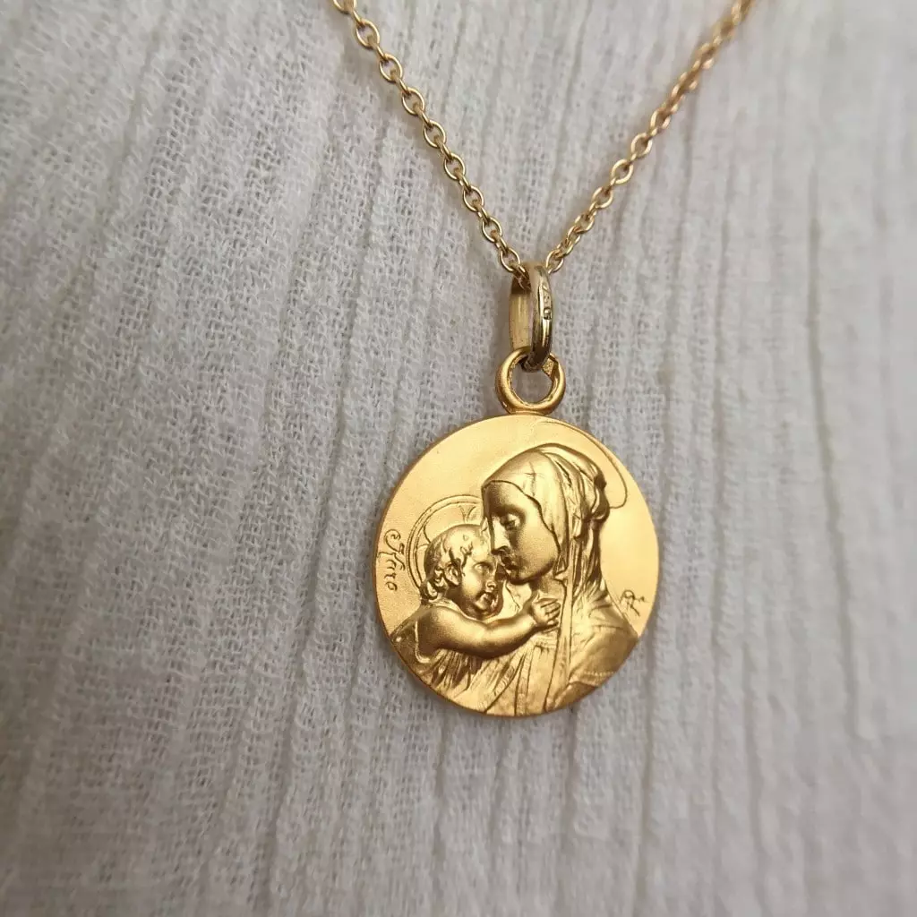 Médaille vierge à l'enfant 16mm en or jaune 18 carats - Maison la Couronne