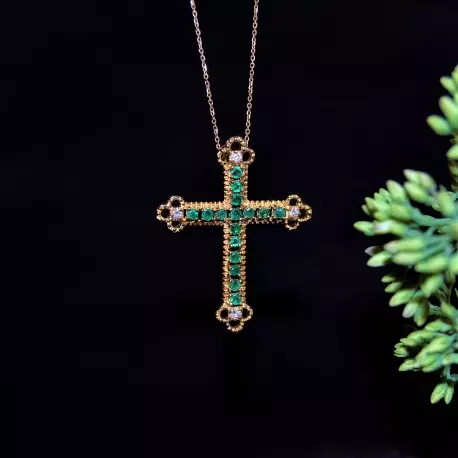 Pendentif croix émeraudes et diamants Olympe