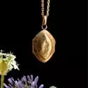 Collection Les Antiques - Locket Vierge gravée en or rose - 0