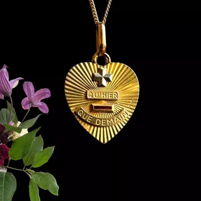 PENDENTIF COEUR AVEC RUBIS